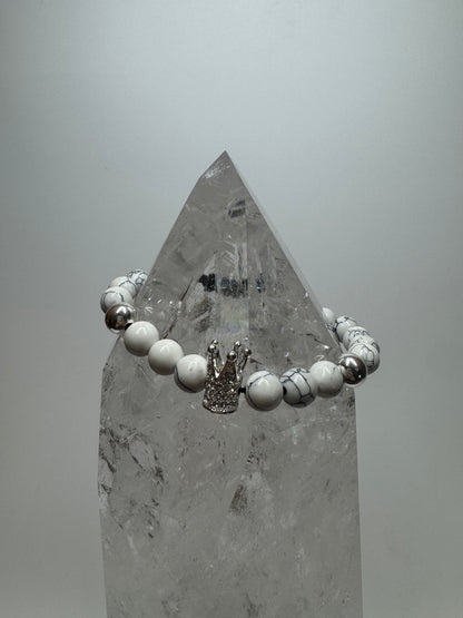 Bezauberndes Howlith-Kristallarmband mit Krönchen-Charm 👑✨