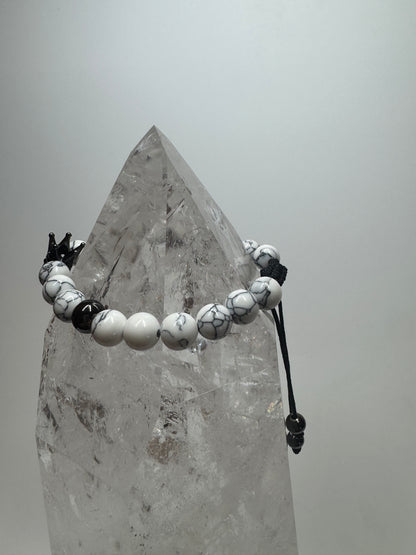 Bezauberndes Howlith-Kristallarmband mit Krönchen-Charm 👑✨