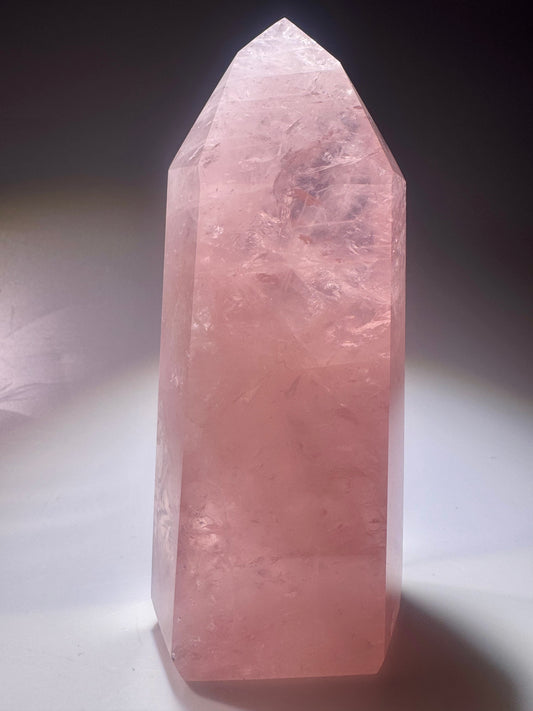High-quality rose quartz gemstone point Brazil – 12 cm, 307 g