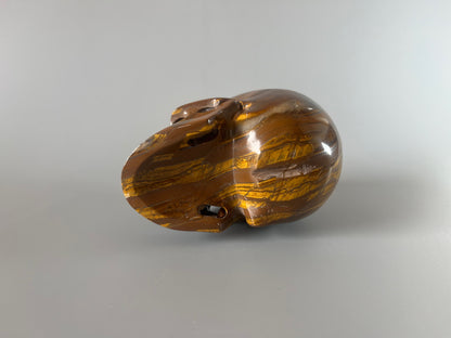 Super realistischer Totenkopf aus Tiger Auge Kristall 12cm - 1.47kg