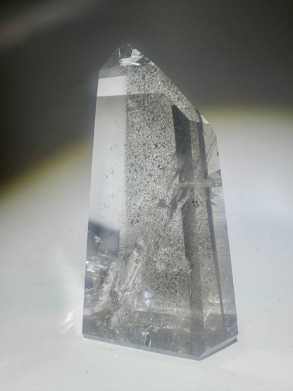 Schwarzer Phantom Bergkristall / Lemurian (sehr klar) 🖤 - 8.6cm, 225g