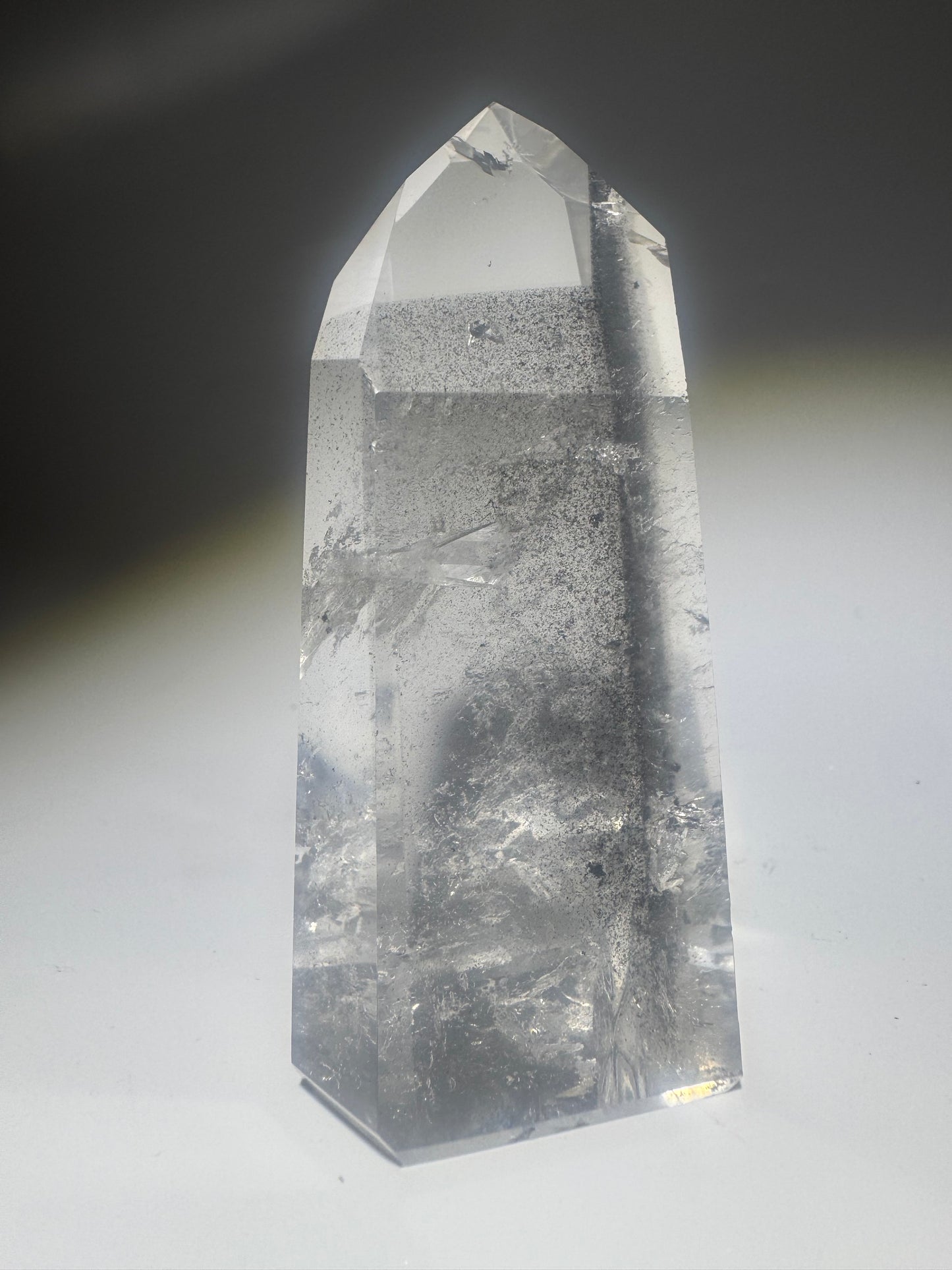 Schwarzer Phantom Bergkristall / Lemurian (sehr klar) 🖤 - 8.6cm, 225g