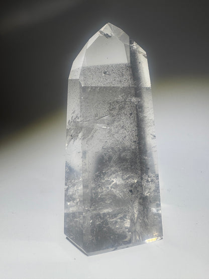 Schwarzer Phantom Bergkristall / Lemurian (sehr klar) 🖤 - 8.6cm, 225g