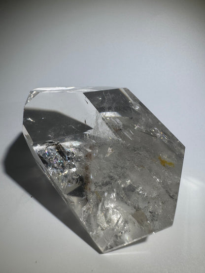 Grosse extra klare Phantom-Quarz-Freiform mit Regenbogen 💎 - 9.5cm, 408g