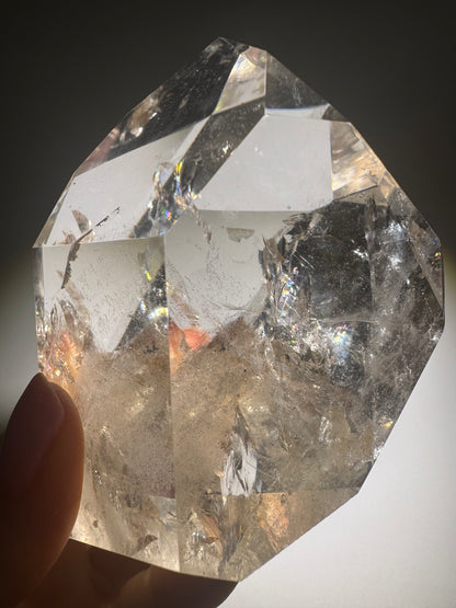 Grosse extra klare Phantom-Quarz-Freiform mit Regenbogen 💎 - 9.5cm, 408g