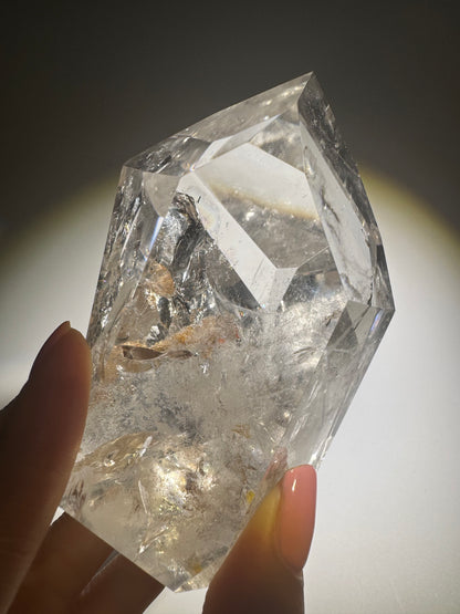 Grosse extra klare Phantom-Quarz-Freiform mit Regenbogen 💎 - 9.5cm, 408g