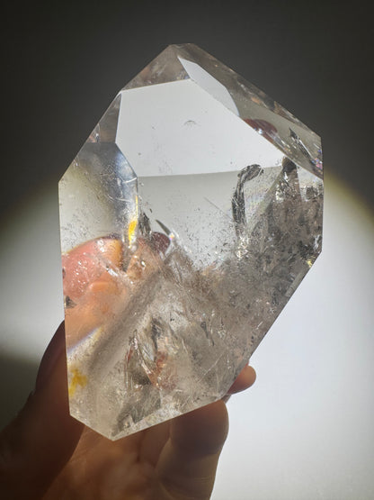 Grosse extra klare Phantom-Quarz-Freiform mit Regenbogen 💎 - 9.5cm, 408g