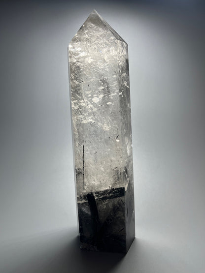 Riesige Bergkristallspitze mit Turmalin – 30 cm, 2.94 kg – aus Brasilien