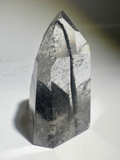 Schwarzer Phantom Bergkristall/Lemurian (ultra klar) 🖤 - 4.7cm
