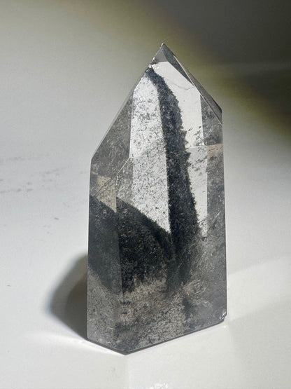 Schwarzer Phantom Bergkristall/Lemurian (ultra klar) 🖤 - 4.7cm
