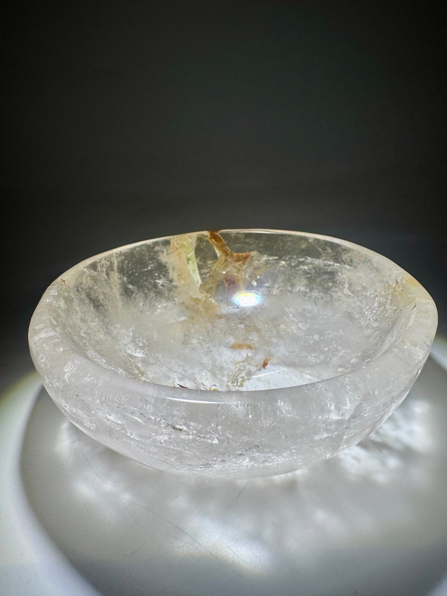 Extraklare Bergkristallschale – Handarbeit mit Göthit-Limonit-Einschlüssen 12,4 cm