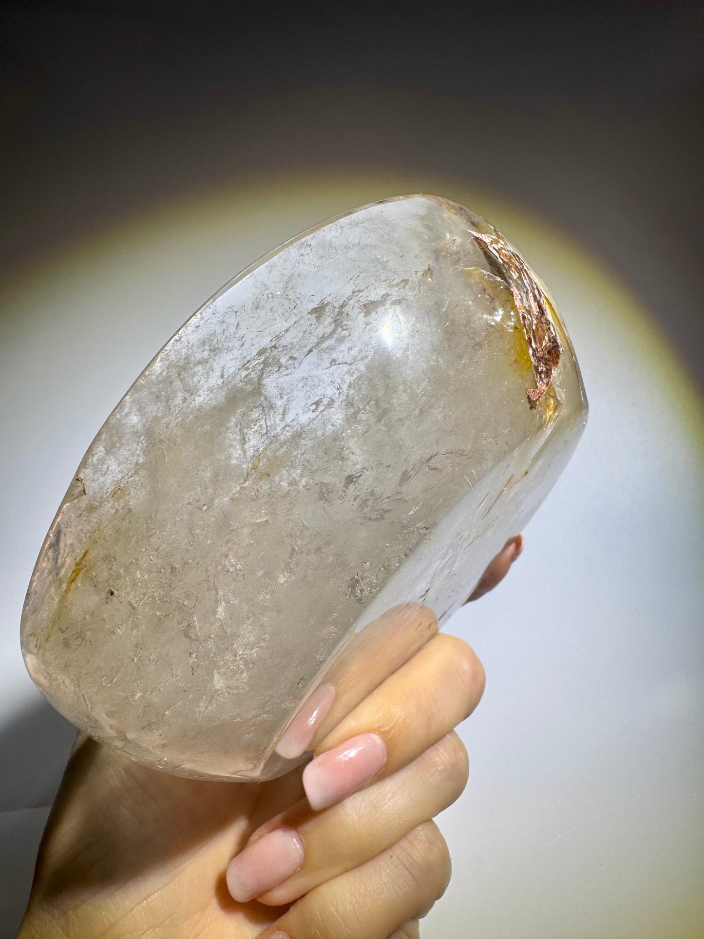 Extraklare Bergkristallschale – Handarbeit mit Göthit-Limonit-Einschlüssen 12,4 cm