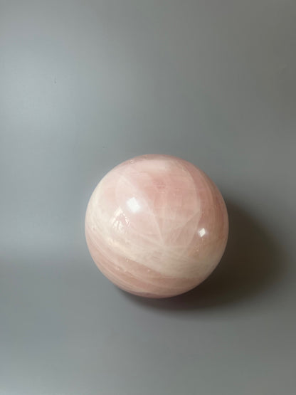 Rosenquarz-Kugel 15 cm – 5.3 kg – Herzstein für Liebe & Harmonie