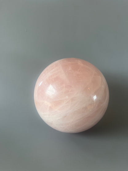 Rosenquarz-Kugel 15 cm – 5.3 kg – Herzstein für Liebe & Harmonie