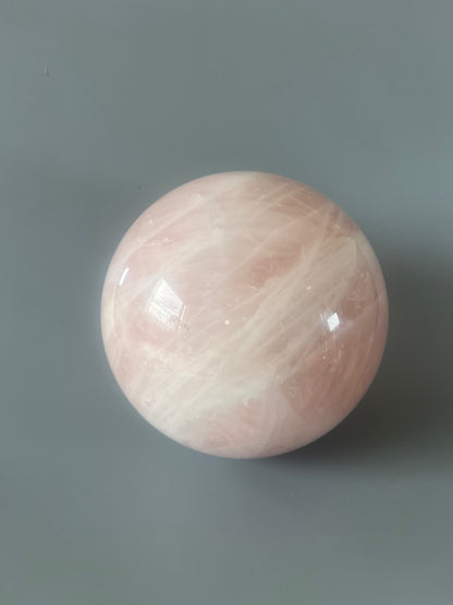 Rosenquarz-Kugel 15 cm – 5.3 kg – Herzstein für Liebe & Harmonie