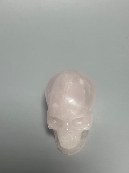 Super realistischer Totenkopf aus Rosenquarz 5cm