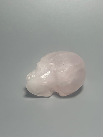 Super realistischer Totenkopf aus Rosenquarz 5cm