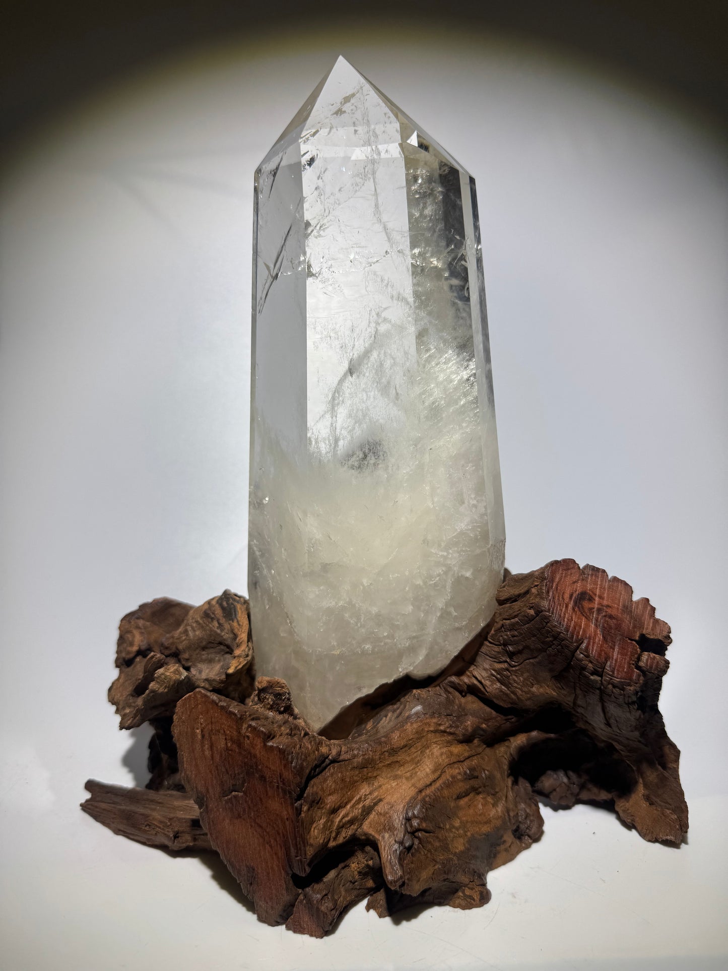 Monumentale Bergkristallspitze extraklar – Naturkristall mit Wurzel 27 cm