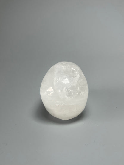 Super realistischer Totenkopf aus Quarz 5cm