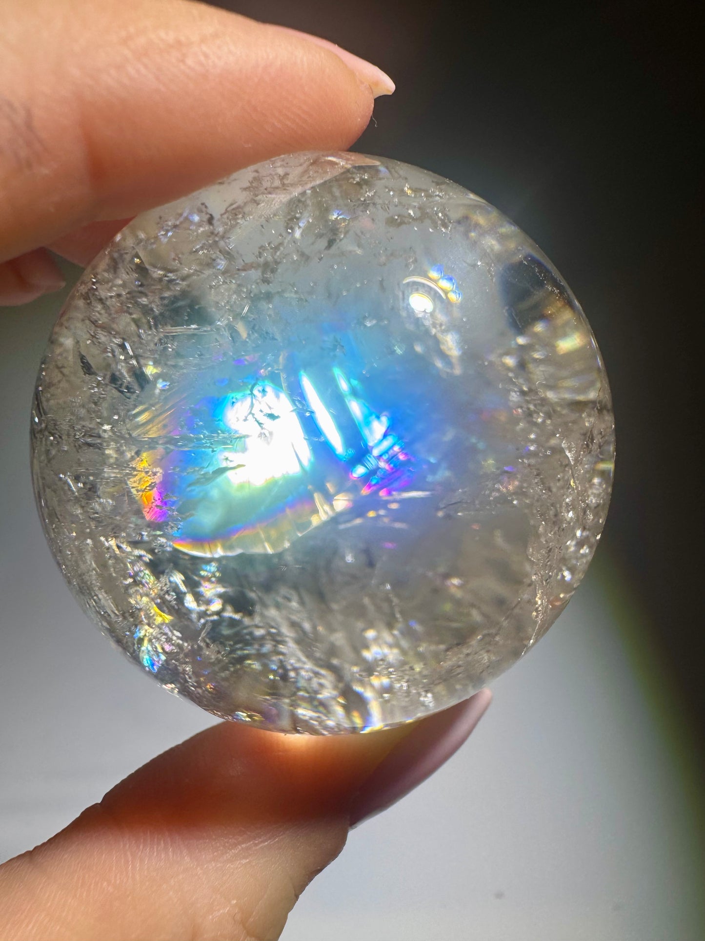 Lemurian Quartz Kugel mit grossem Regenbogen · 4,5 cm · Ultraklar