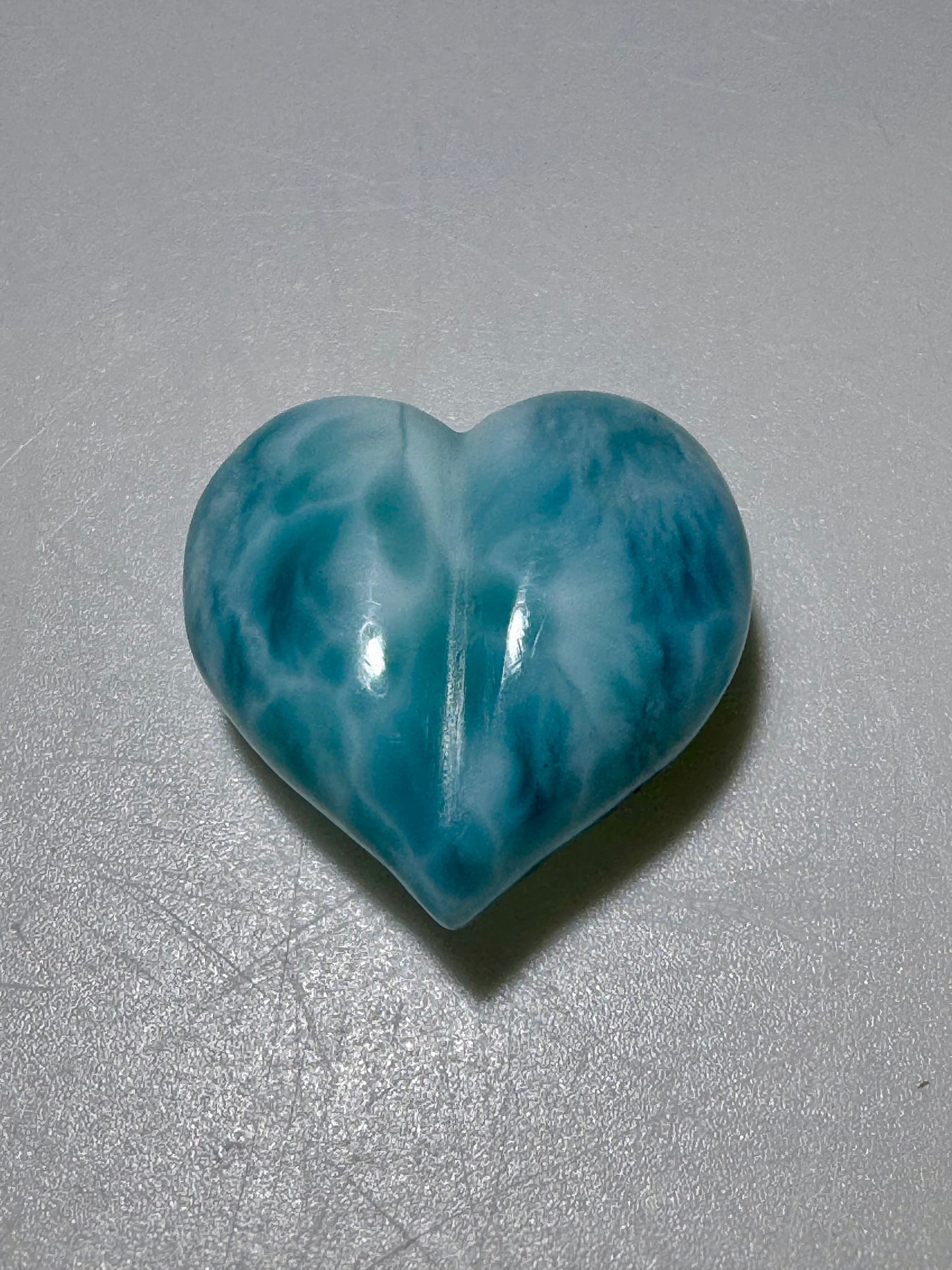 Handgefertigtes Larimar Herz 1,8 cm – sanfte Meeresenergie in Edelsteinform