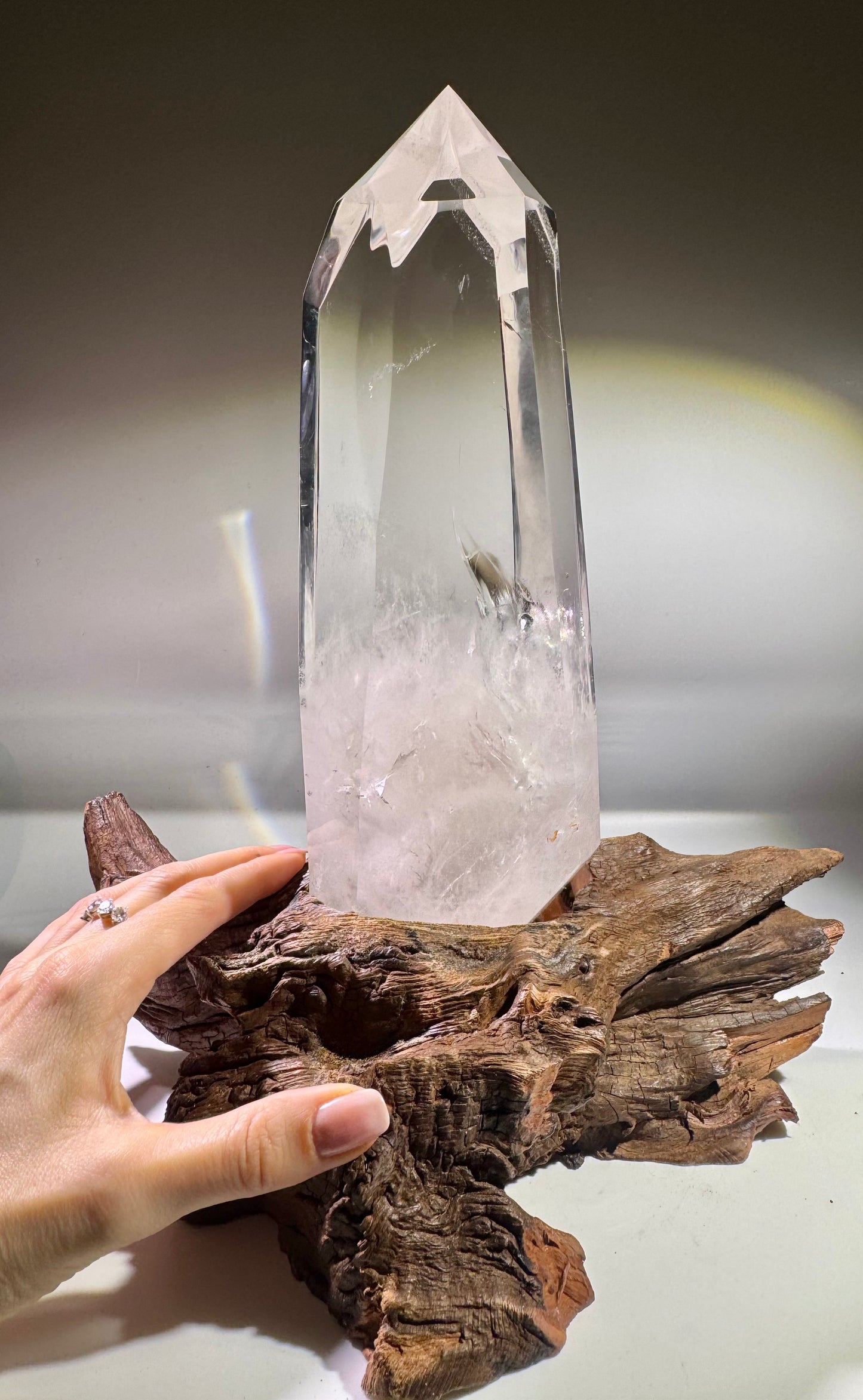 Exklusive Bergkristallspitze extraklar 32 cm, 3.34 kg – Naturkristall mit Wurzel