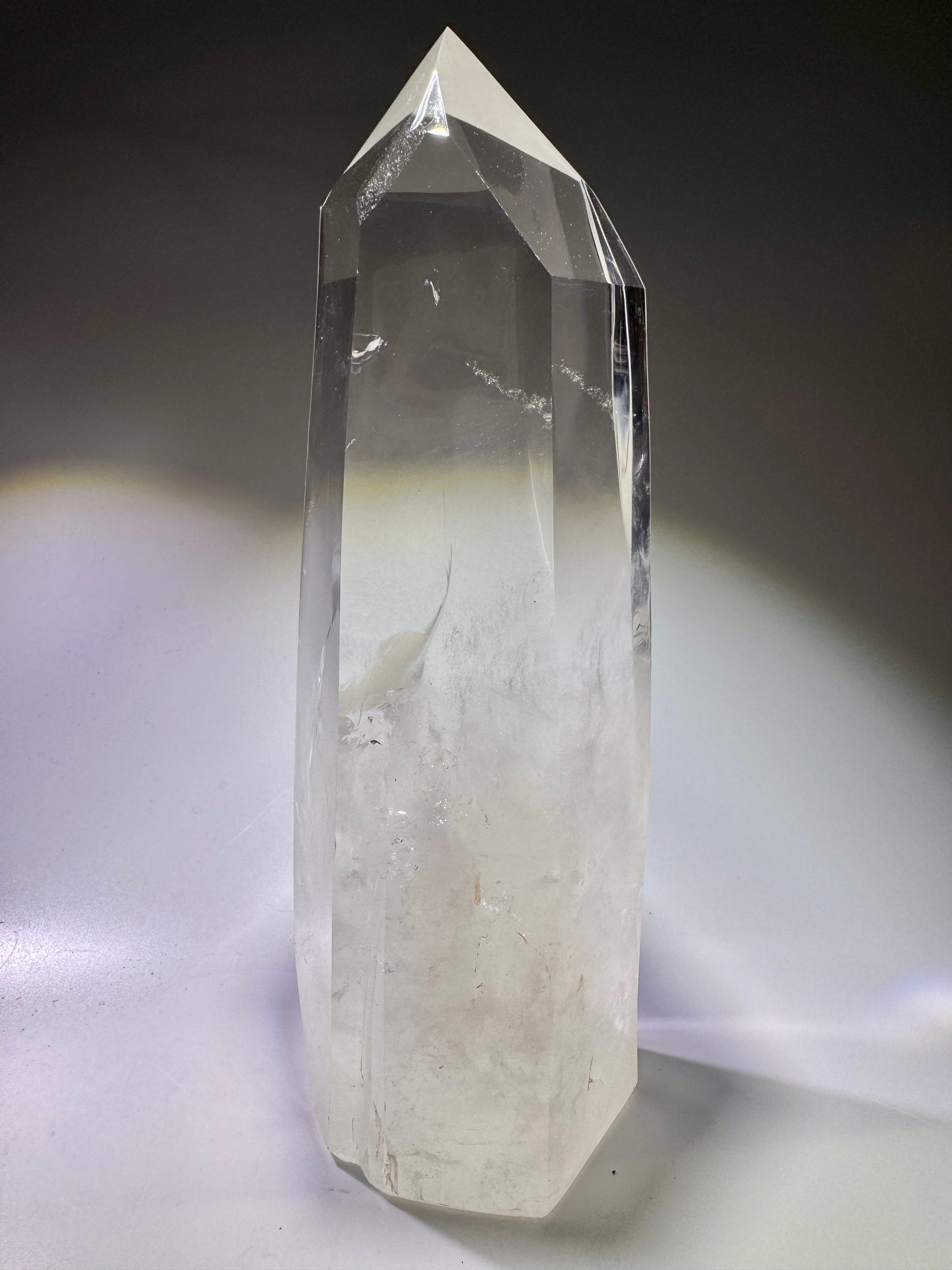 Exklusive Bergkristallspitze extraklar 32 cm, 3.34 kg – Naturkristall mit Wurzel