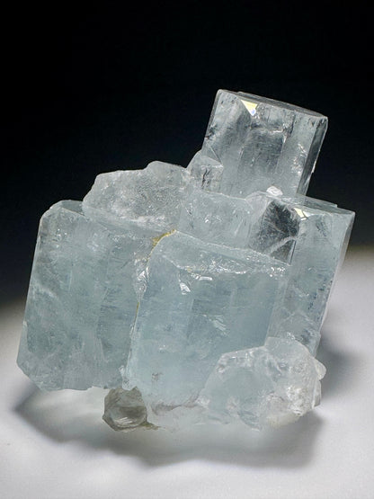 Glasklarer Aquamarin-Edelstein – seltenes Naturwunder aus Pakistan