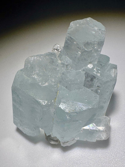 Glasklarer Aquamarin-Edelstein – seltenes Naturwunder aus Pakistan