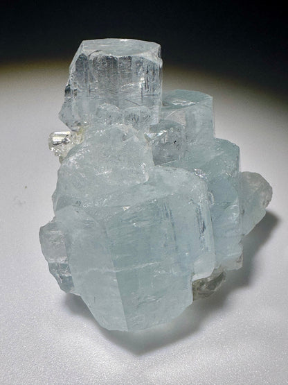 Glasklarer Aquamarin-Edelstein – seltenes Naturwunder aus Pakistan