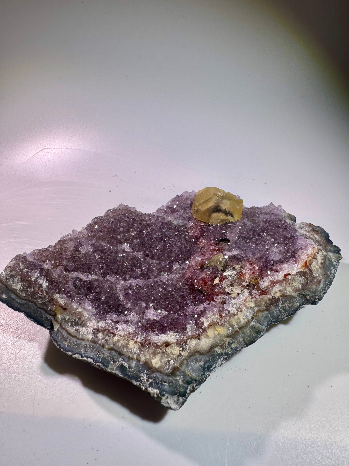 Uruguay Amethyst Druse mit Kalzit 14.5 x 11 cm – 391 g violette Kristalllandschaft