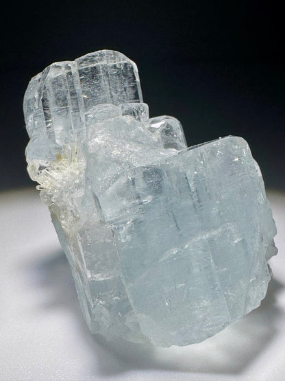 Glasklarer Aquamarin-Edelstein – seltenes Naturwunder aus Pakistan