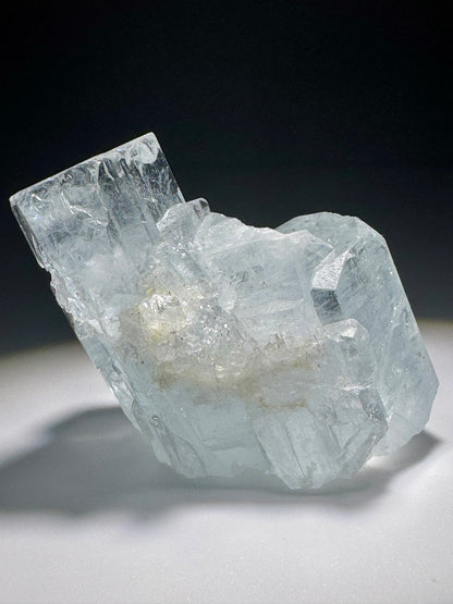Glasklarer Aquamarin-Edelstein – seltenes Naturwunder aus Pakistan