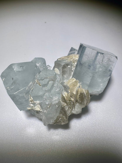 Exklusiver Aquamarin-Kristall mit klaren Spitzen – aus dem Himalaya-Gebiet Pakistans