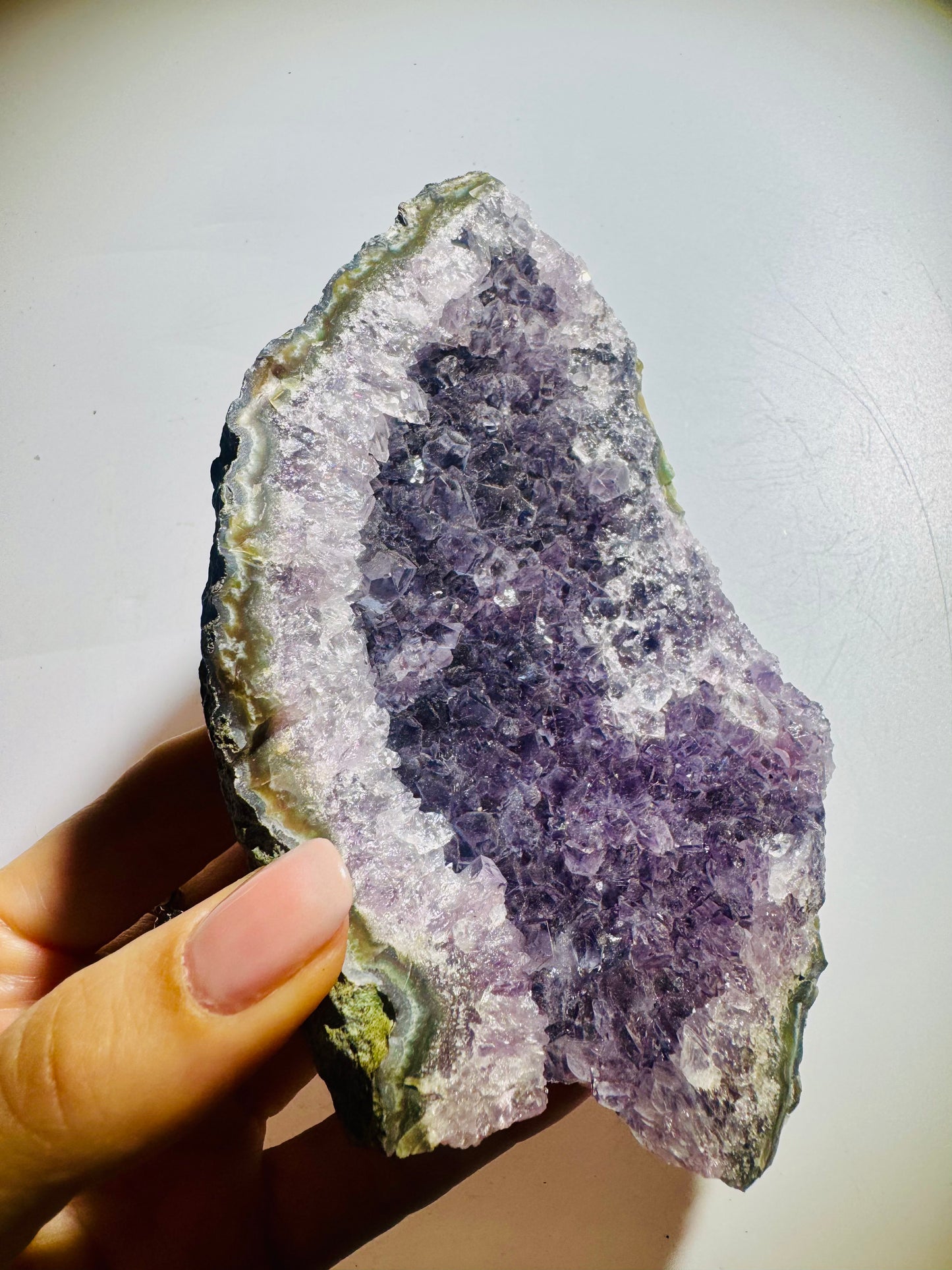 Uruguay Amethyst Druse mit Kalzit 13x7.6 cm – 339 g violette Kristalllandschaft