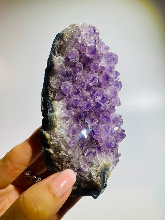 Uruguay Amethyst Druse mit Kalzit 12x6 cm – 237 g violette Kristalllandschaft