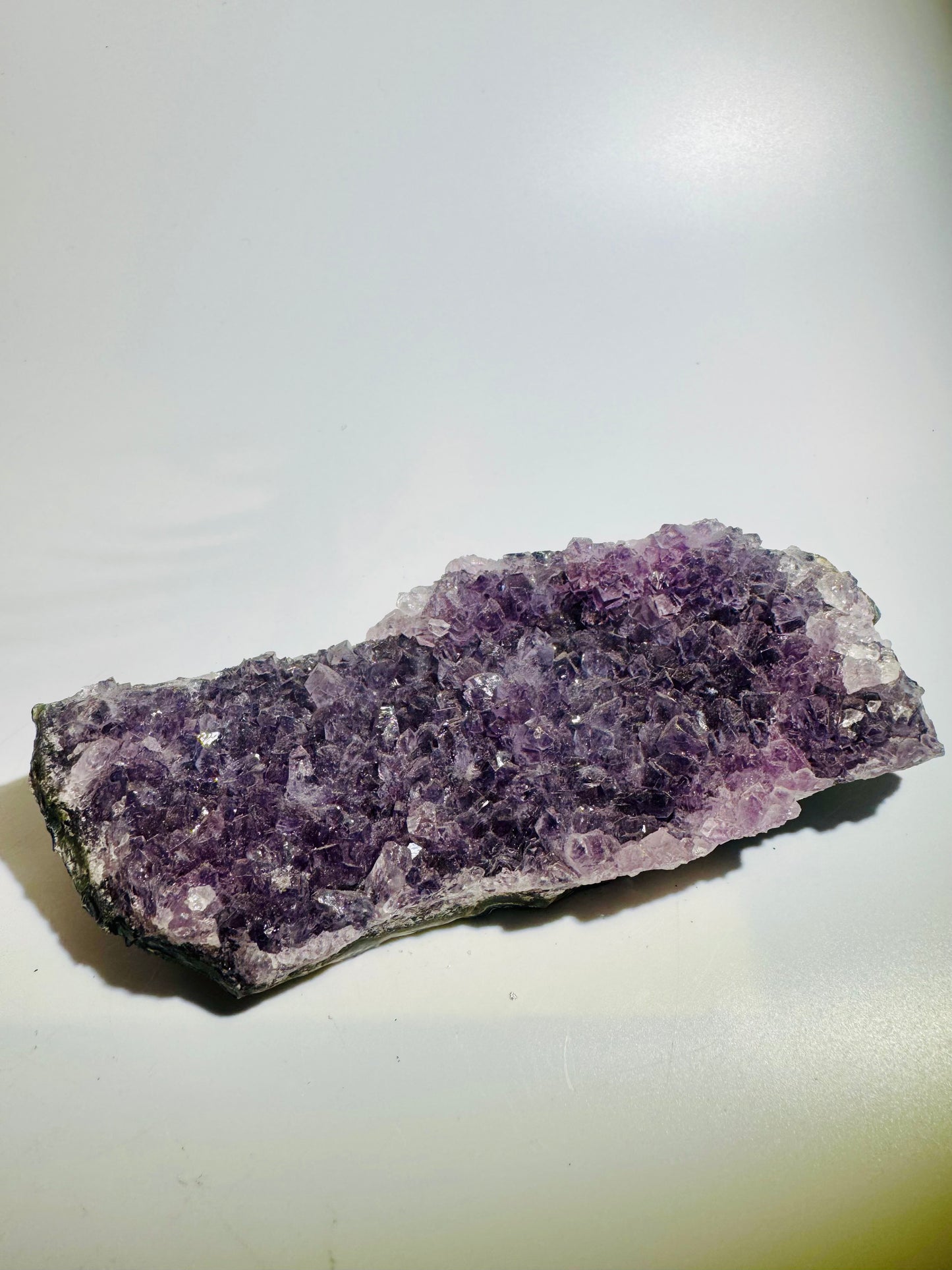 Amethyst-Druse 14,5 x 6,4 cm, 361g – Energiereiche Kristallformation für Harmonie