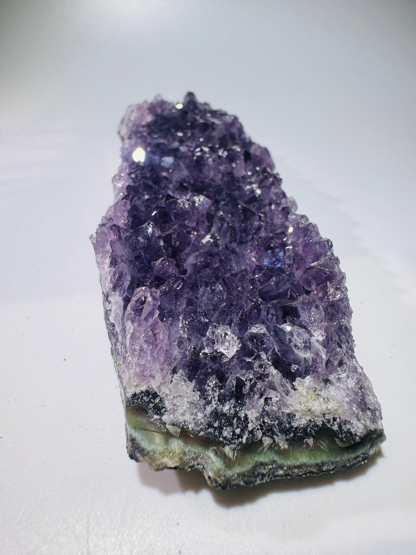 Amethyst-Druse 14.5x4.7 cm, 259 g – Energiereiche Kristallformation für Harmonie