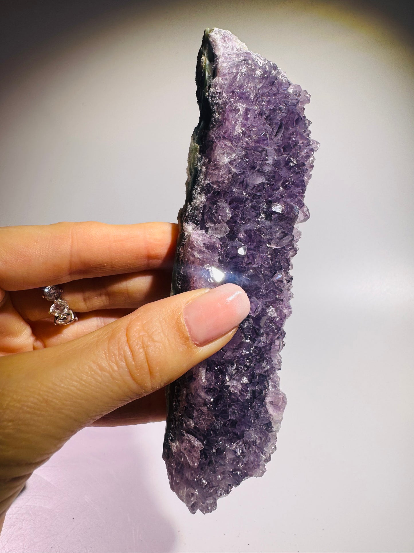 Amethyst-Druse 14.5x4.7 cm, 259 g – Energiereiche Kristallformation für Harmonie