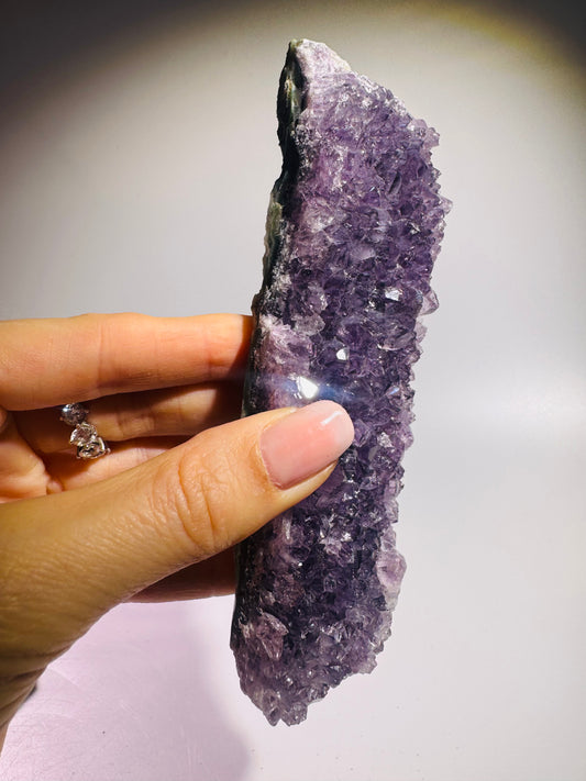 Amethyst-Druse 14.5x4.7 cm, 259 g – Energiereiche Kristallformation für Harmonie