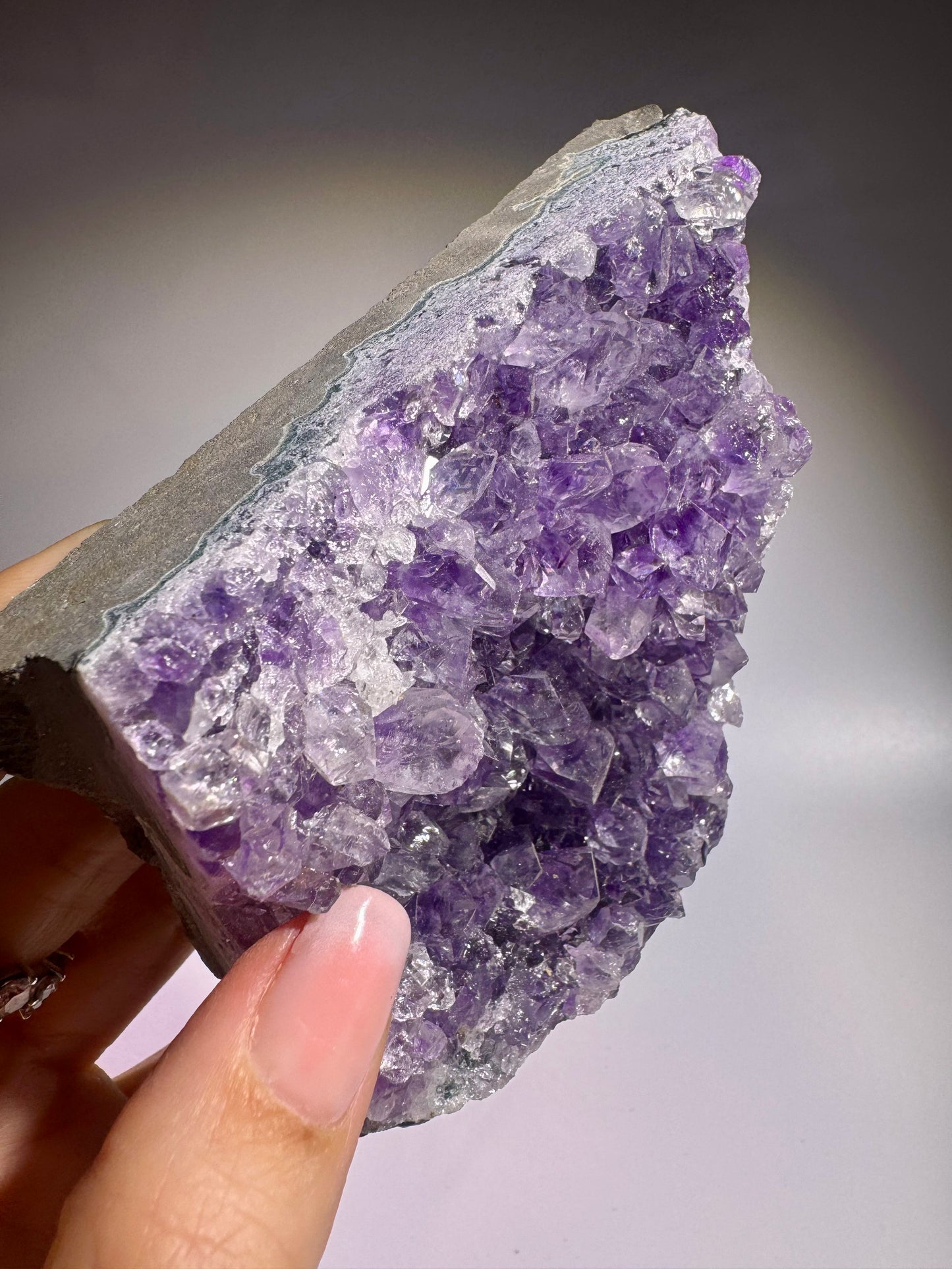Violette Amethyst-Druse – Naturkristall 10 x 7,5 cm, 361 g