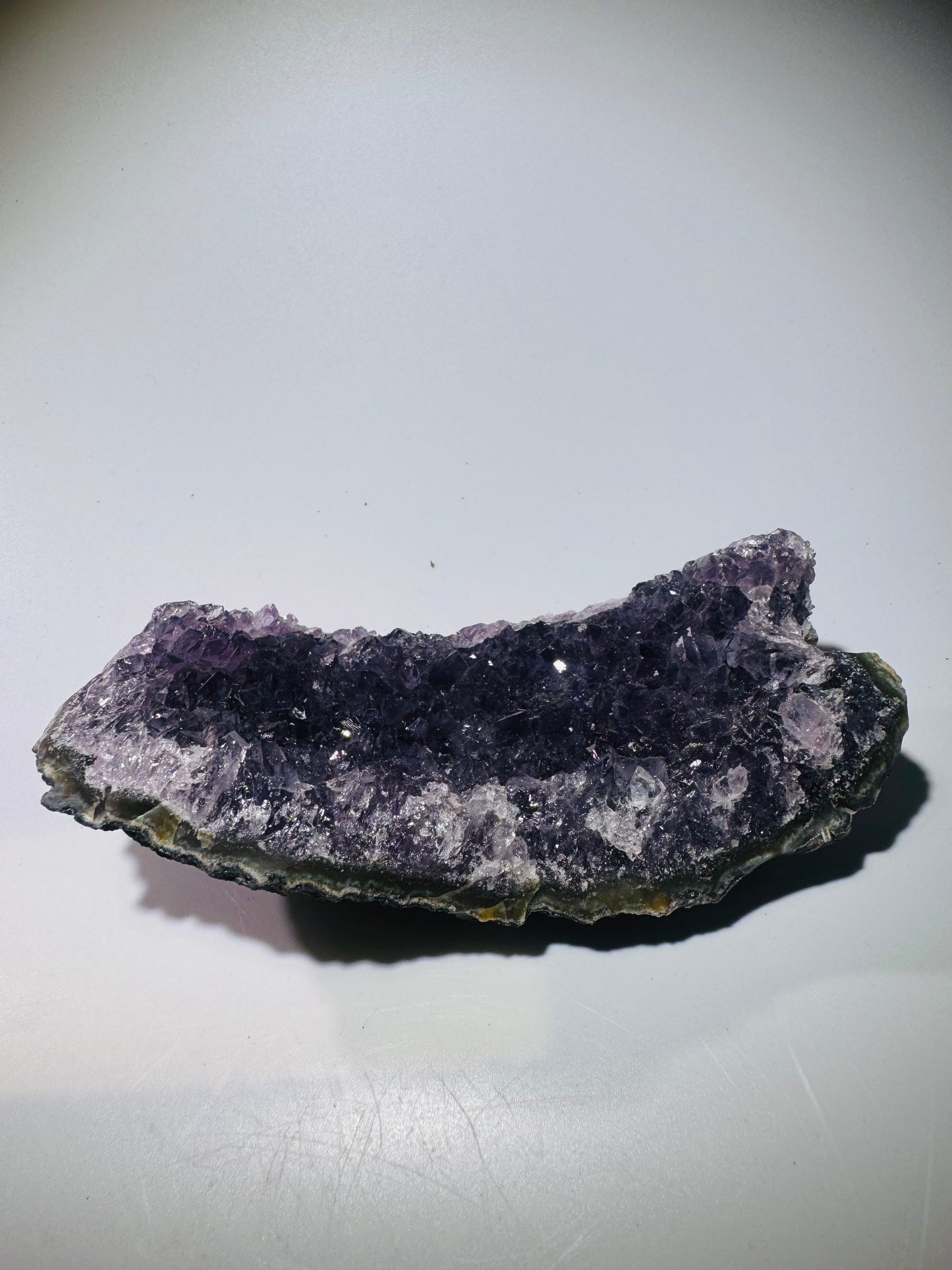Amethyst-Druse 12 x 6,5 cm, 281g – Energiereiche Kristallformation für Harmonie