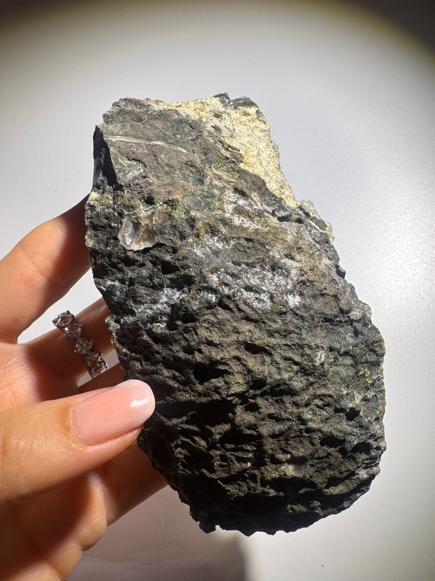 Amethyst-Druse 12 x 6,5 cm, 281g – Energiereiche Kristallformation für Harmonie