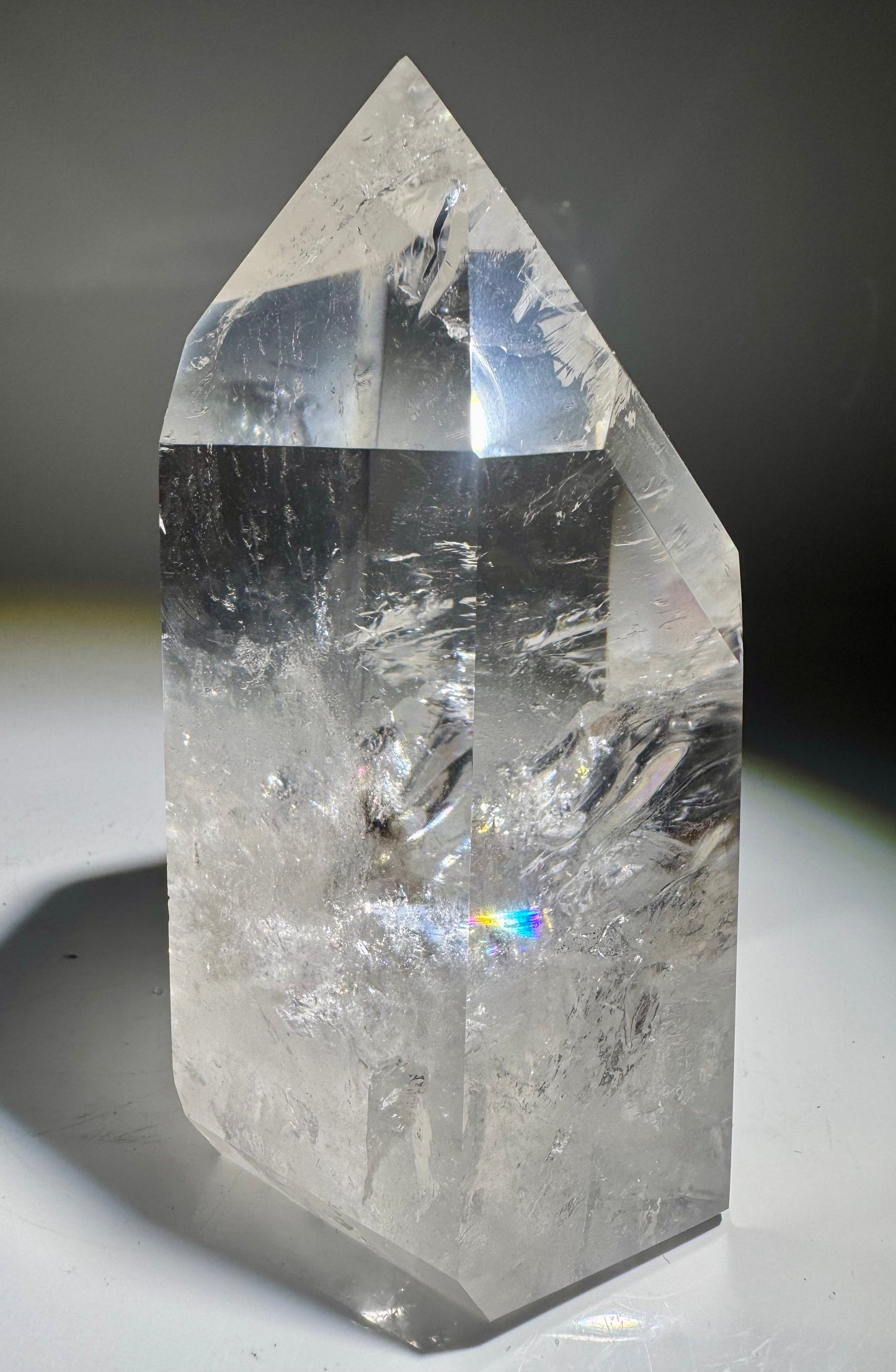 Bergkristall 12.5 cm, 1.1 kg – voller Regenbogen & magischen Einschlüssen 💎