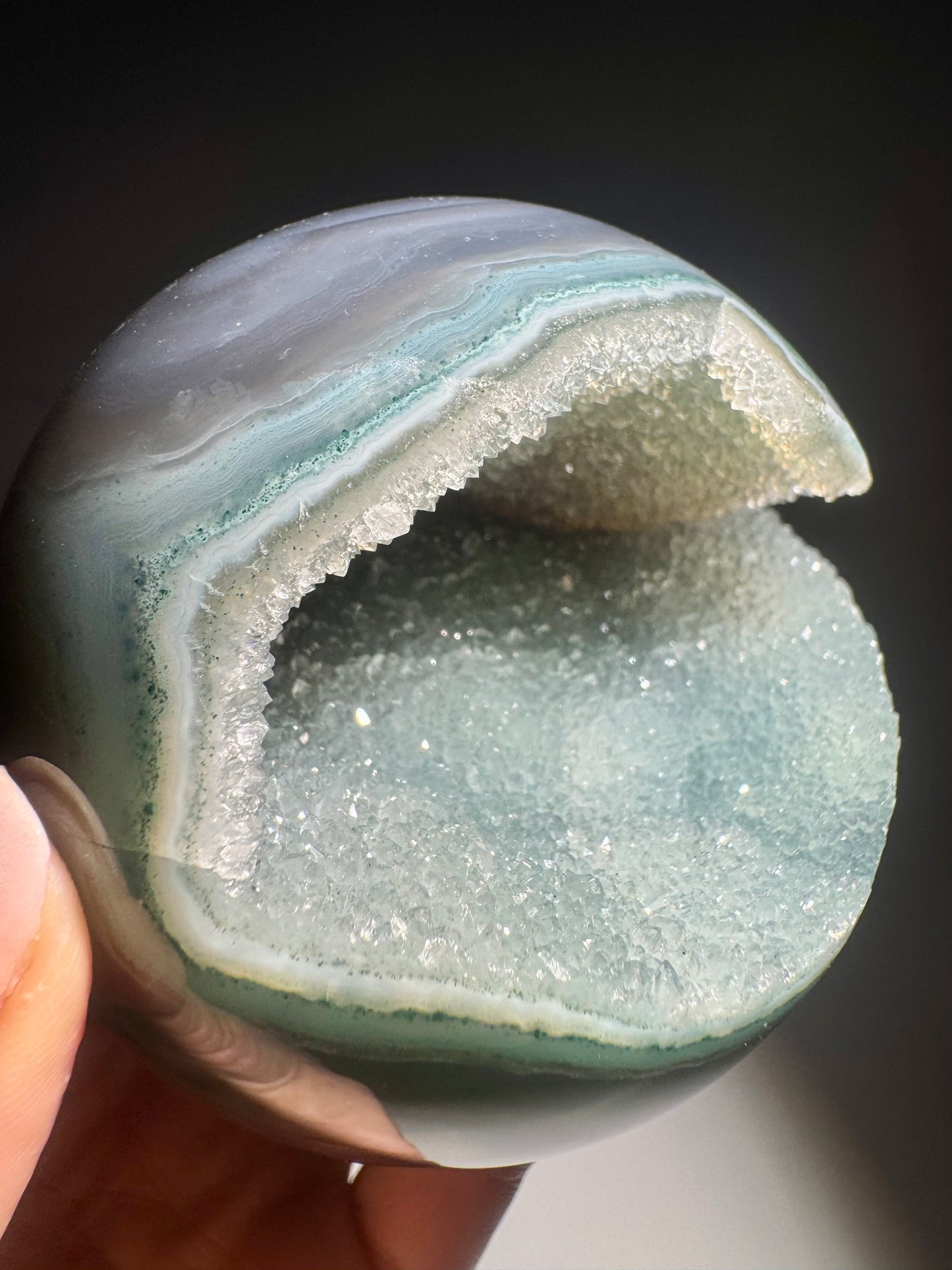 Mintgrüne Achatkugel – 7,7 cm, 558 g – Funkelndes Naturunikat aus Brasilien