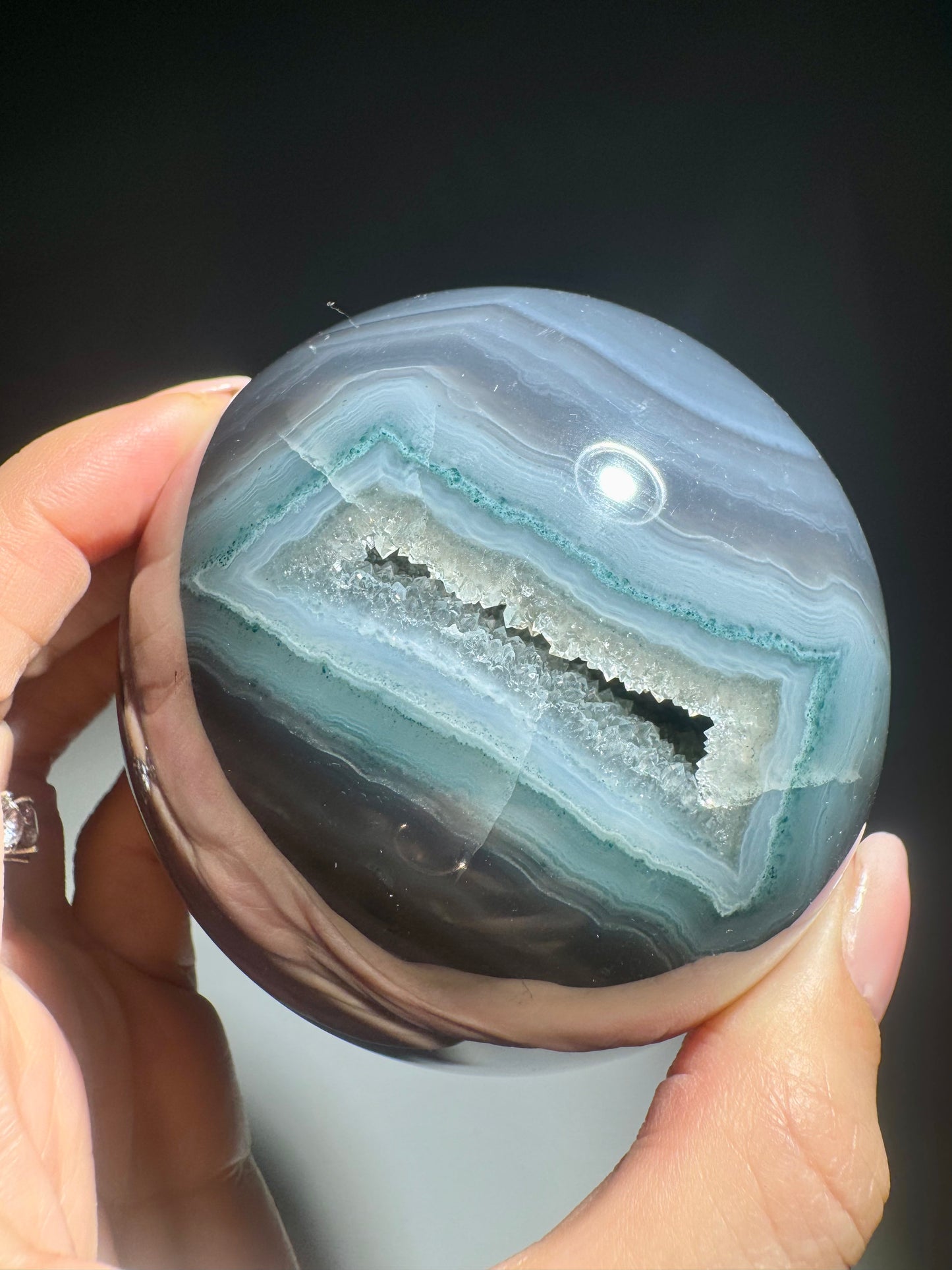 Mintgrüne Achatkugel – 7,7 cm, 558 g – Funkelndes Naturunikat aus Brasilien