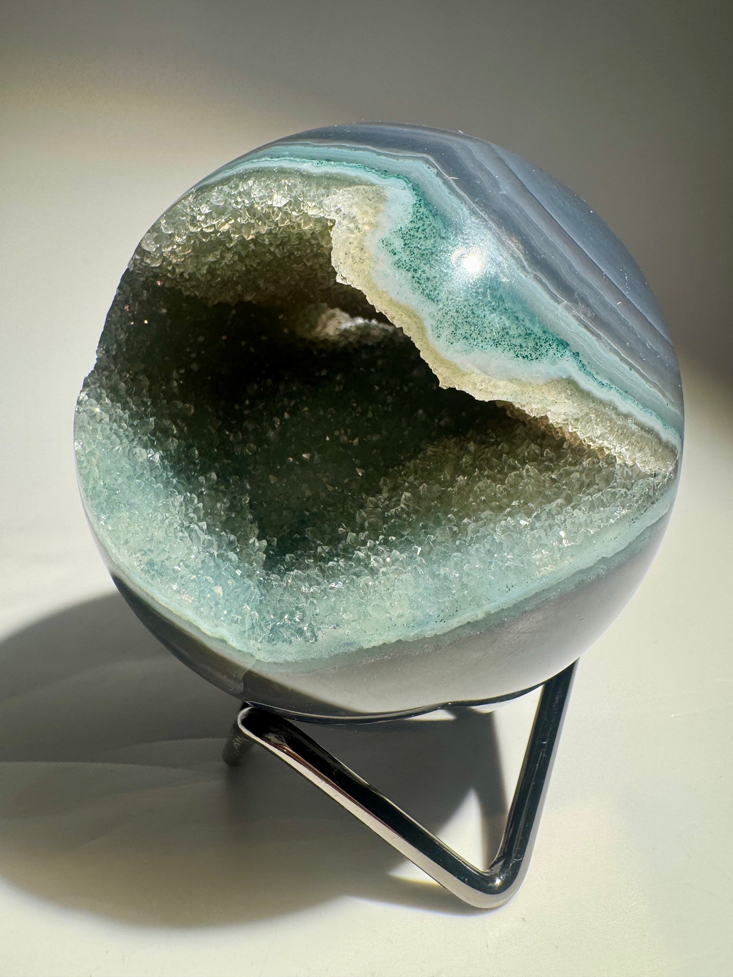 Mintgrüne Achatkugel – 7,7 cm, 558 g – Funkelndes Naturunikat aus Brasilien