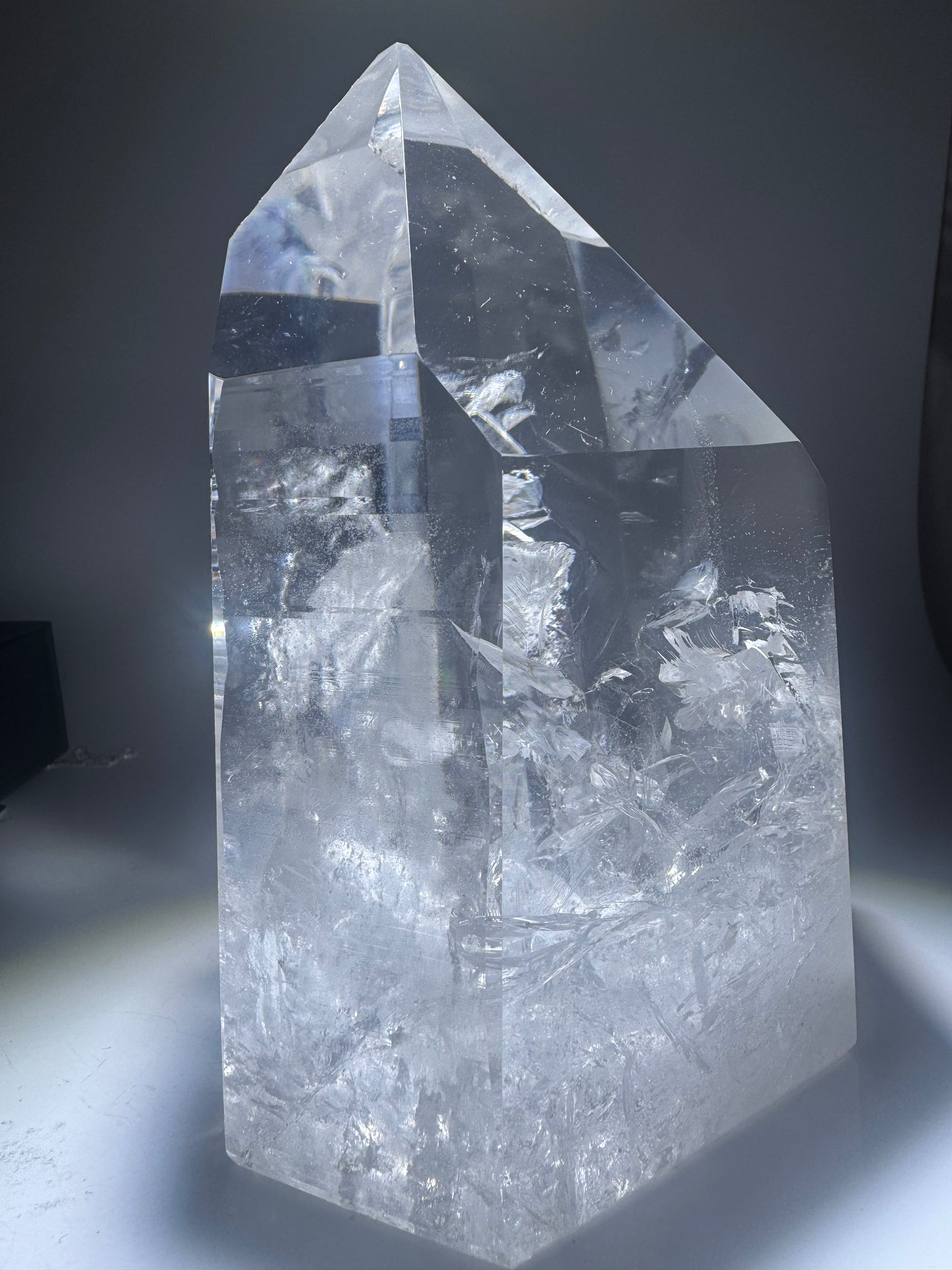 Lemurian Bergkristall 15.5 cm · 1.51 kg – Glasklare Premium-Spitze aus Bahia