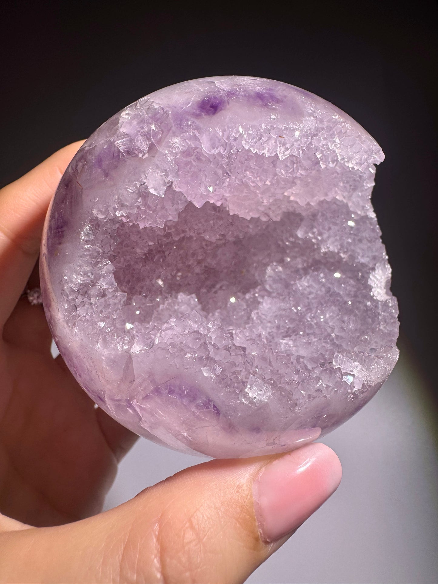 Premium Sugar Lavendel Rainbow Amethyst-Kugel - 7,8 cm, 489 g