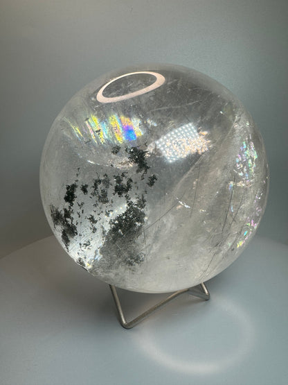 Unglaublich schöne Bergkristallkugel mit Chlorit-Einschlüssen – 13 cm, 3.6 kg
